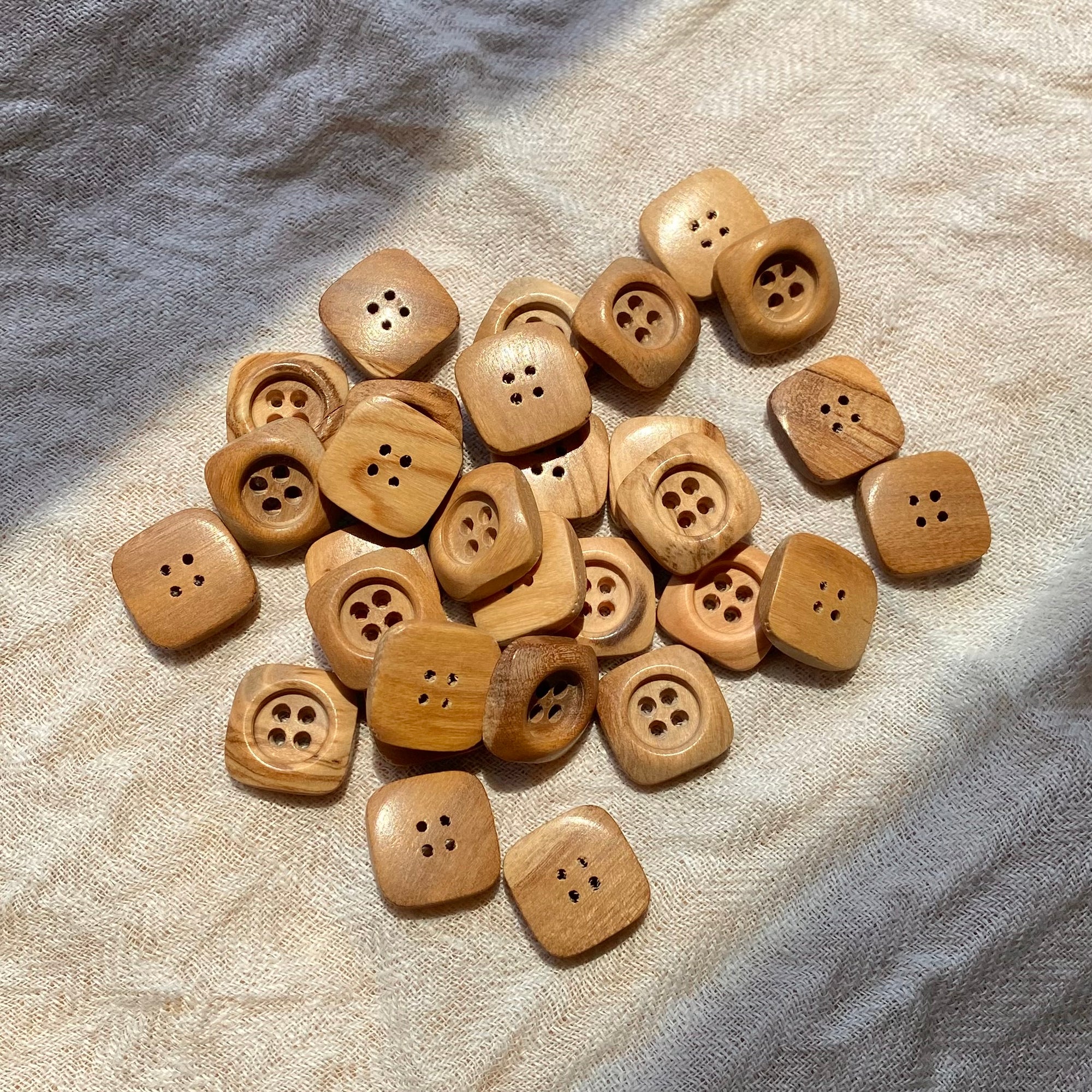 Wooden Buttons | Retrosaria
