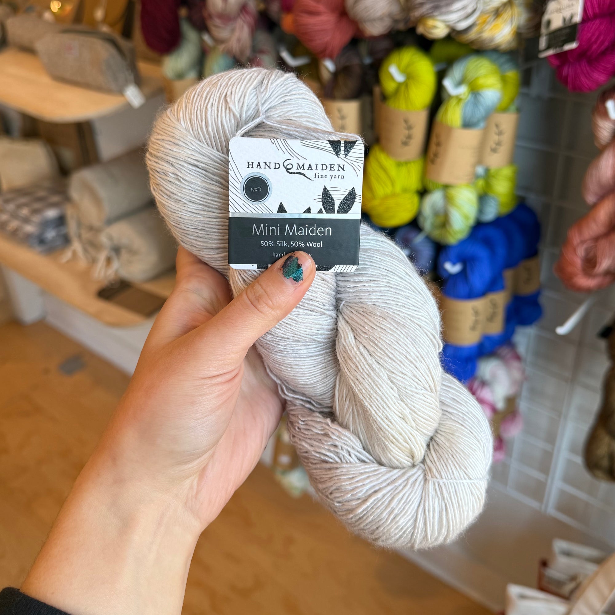 Mini Maiden | Handmaiden