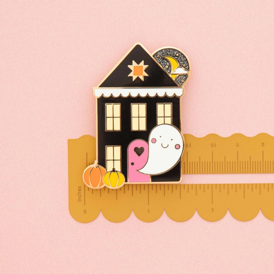 Haunted House Magnetic Needle Minder